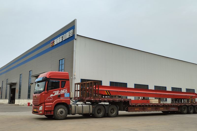 電動單梁起重機(jī)3臺 LD5t—16.8m LD3t—16.5m /2臺 制作完成，發(fā)往江西南昌交付客戶使用。